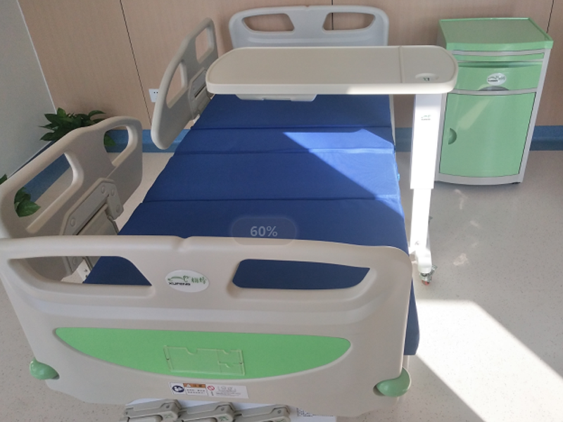 XF8031手动三摇护理床